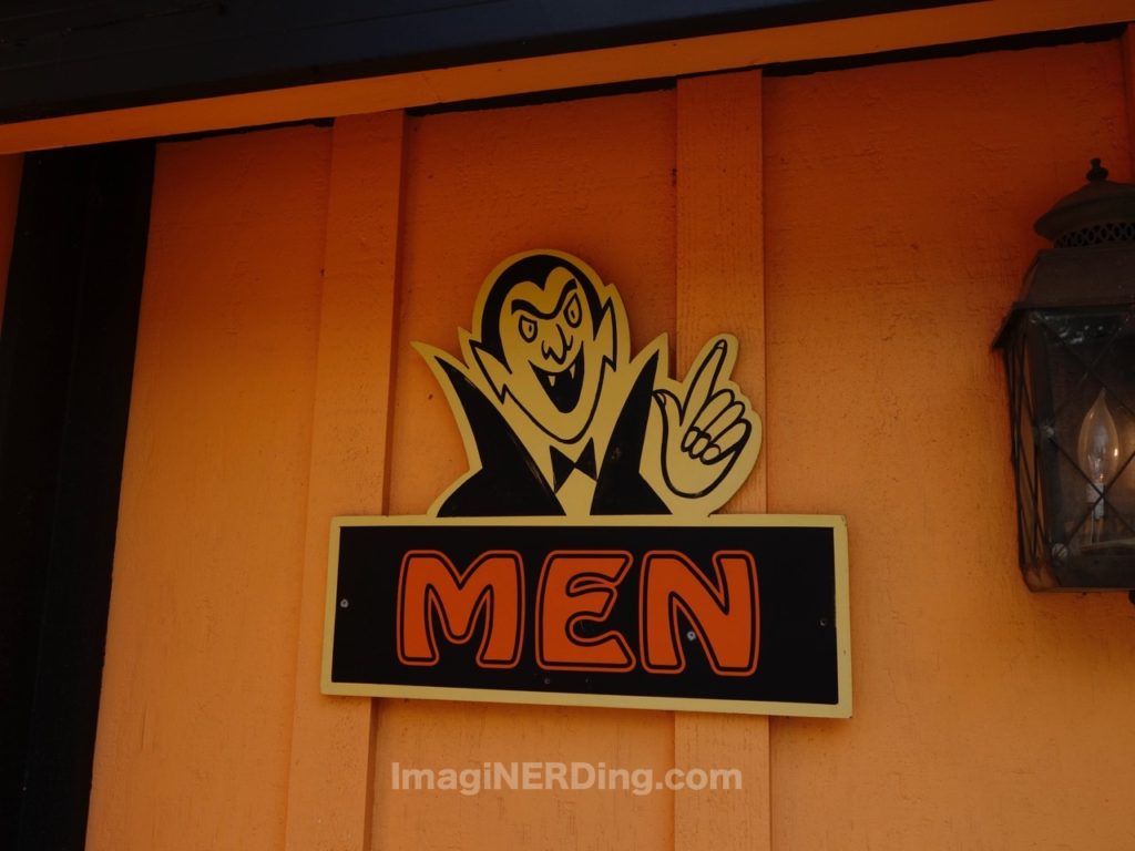 holiday-world-restroom-sign