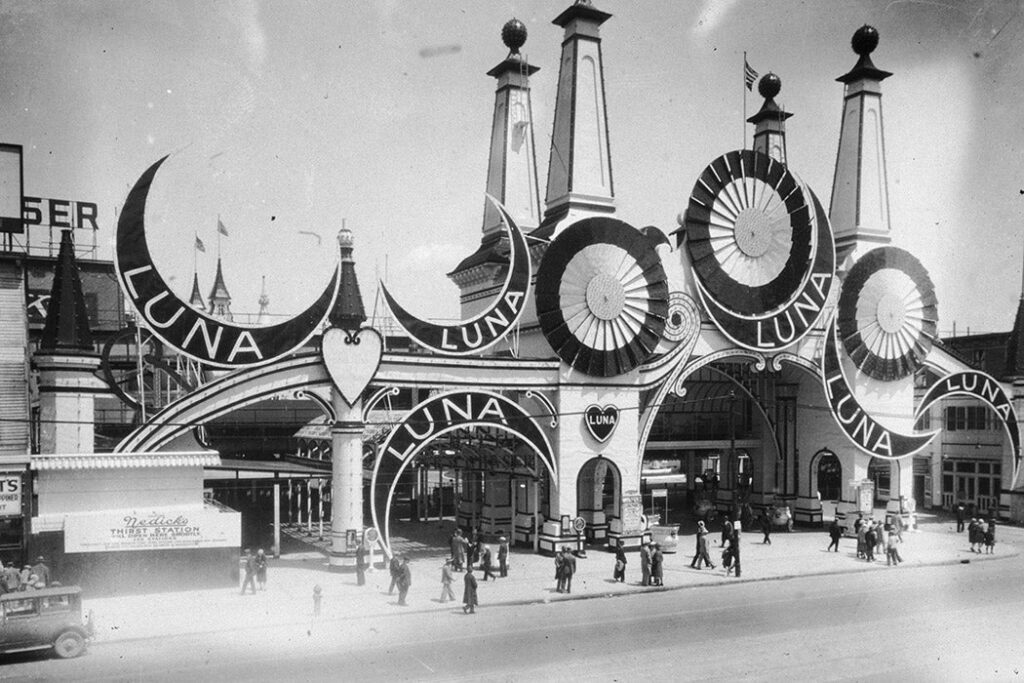 Luna Park entrance