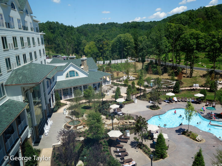 Dollywood-DreamMore-Pool-Activities-16