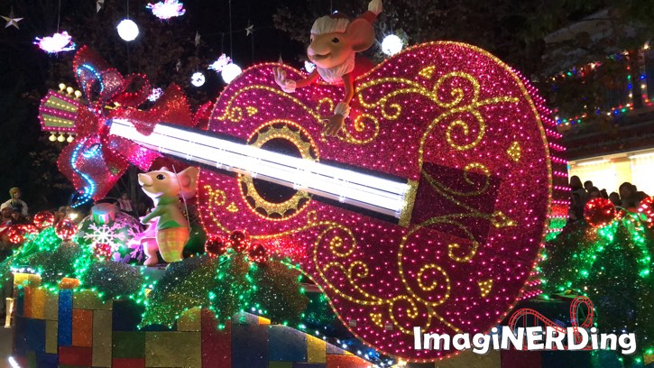 dollywood's smoky mountain Christmas parade of many colors